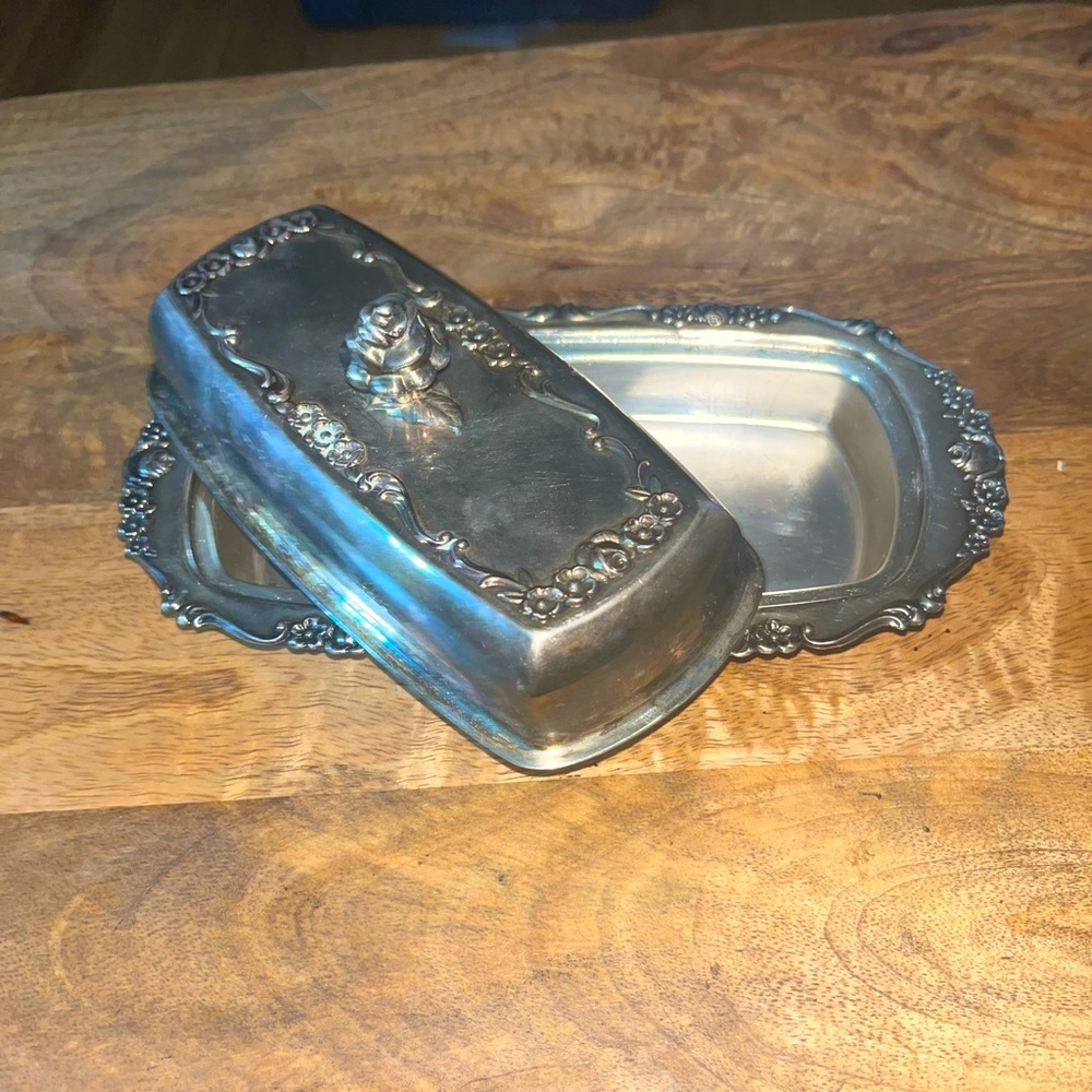 EUC VINTAGE SILVER CO BUTTER DISH
